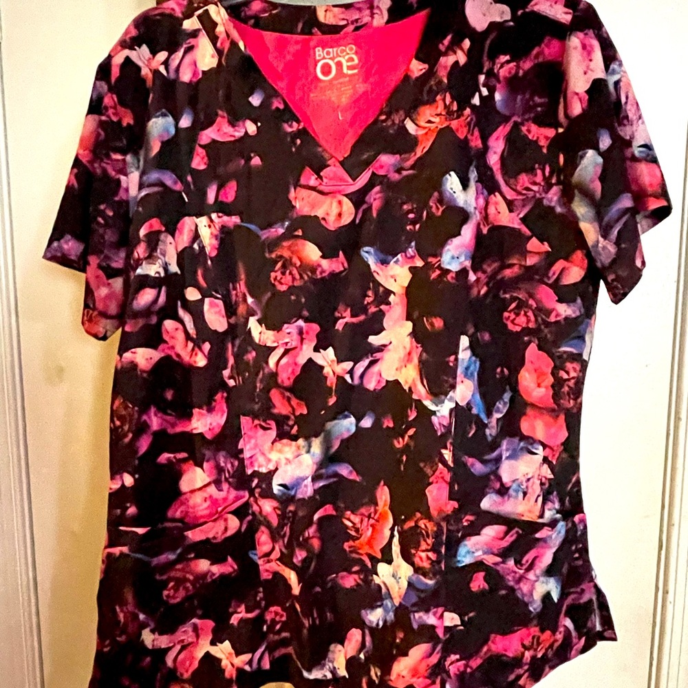 Black/pink patterned scrub top
